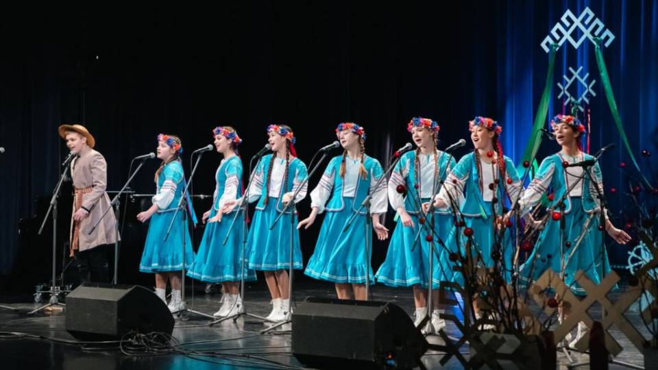 Bērnu studija “Skārbnīca” atklāja XII Tautas dziesmu festivālu Līvānos